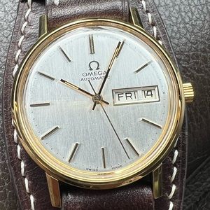 19070,s Vintage Omega Day Date with engraving on the back cover. Boxes n strap
